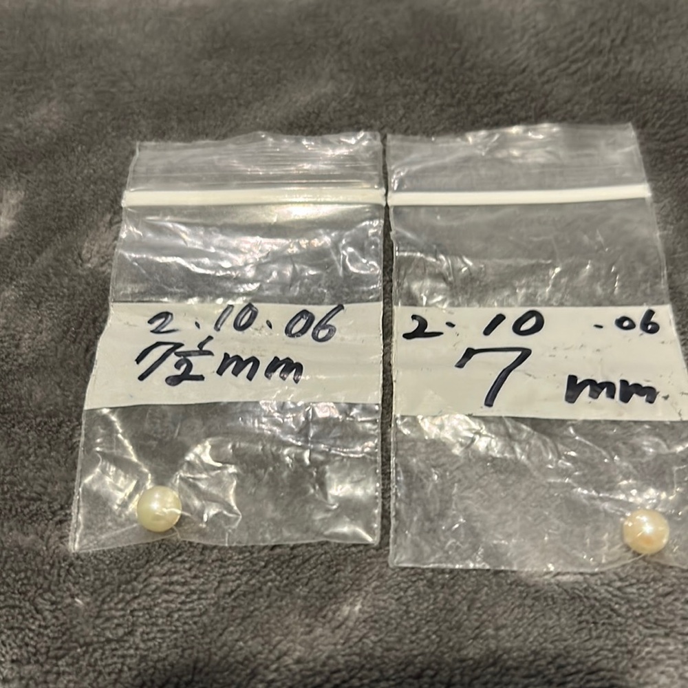 2 loose pearls. 7/12 mm & 7 mm. Beautiful for a necklace, bracelet, or ring